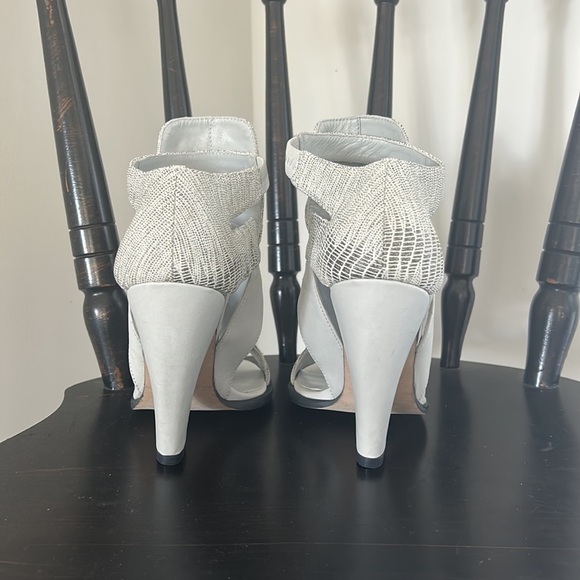 BRAND NEW ~ Camilla Skovgaard Cloud Roller Shoes ~ size 6.5 - Picture 3 of 7